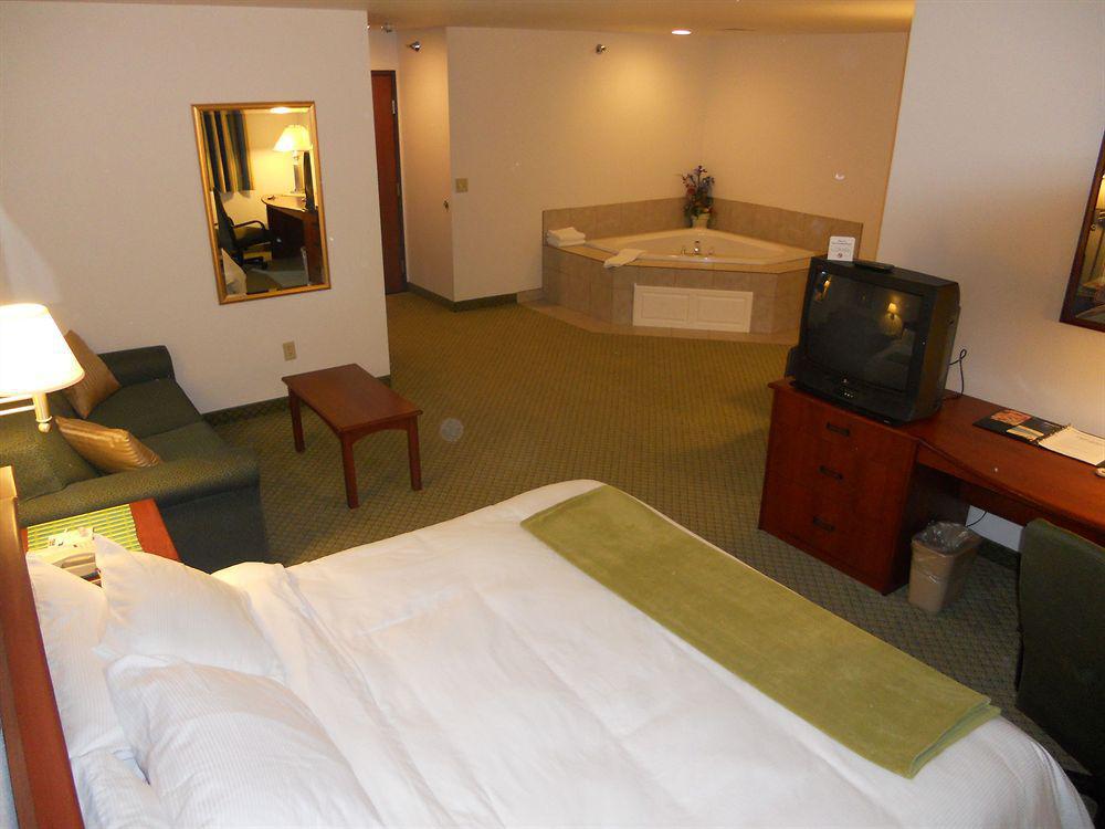 Crossings By Grandstay Inn & Suites Becker Extérieur photo